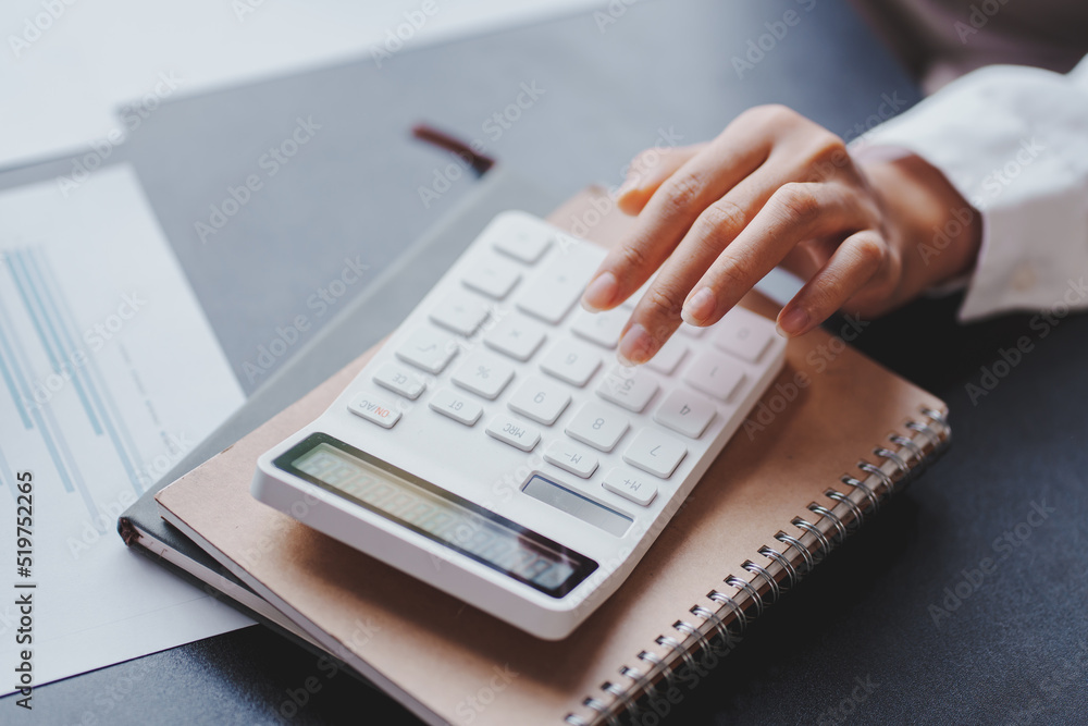 The financiers are calculating personal taxes for their customers. The financiers are calculating personal taxes for their customers.