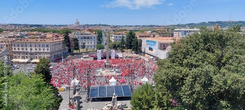 Piazza del Popolo con manifestazione