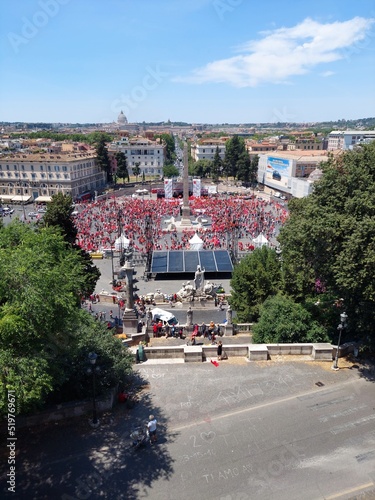 Piazza del Popolo con manifestazione