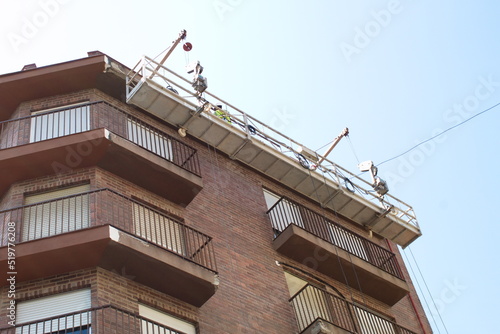 Принти на полотні Worker carrying out work at height to rehabilitate the facade of a building