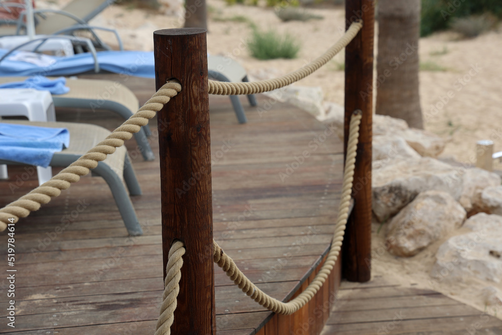 Obraz premium Rope fences on the sandy beach