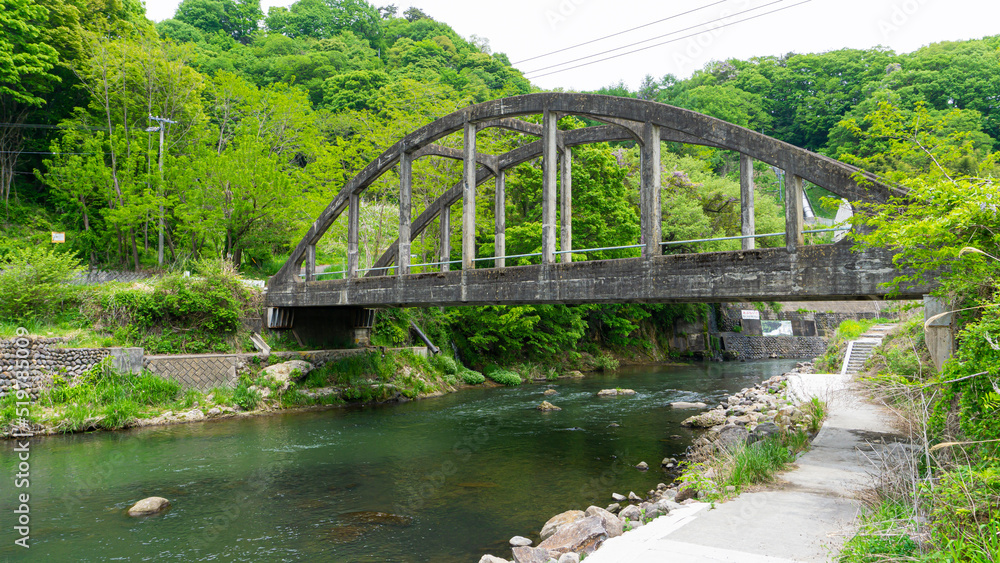 古い石橋のある田舎の風景