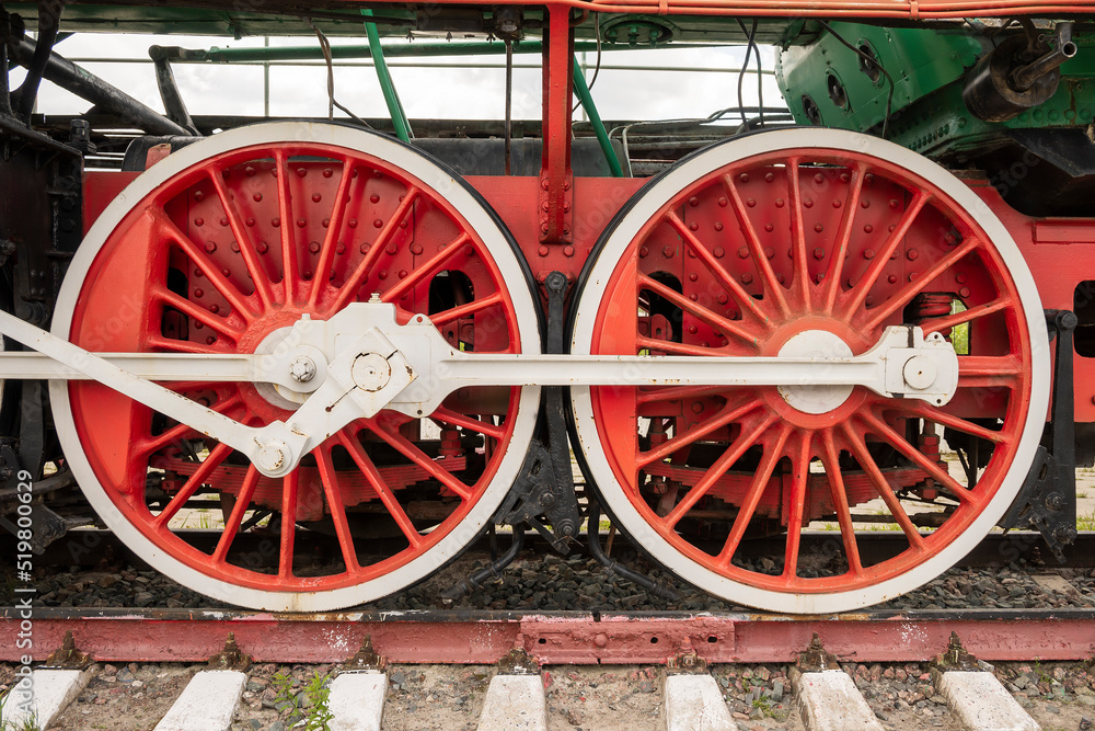 Wheelset of a steam locomotive. Transfer control of motion.