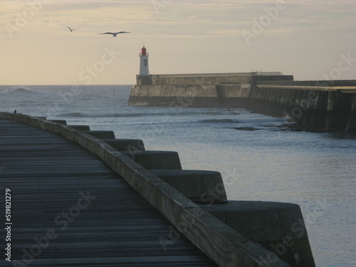 La Grande Jetée des Sables-d'Olonne au lever du jour