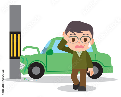 電柱に車をぶつけた男性