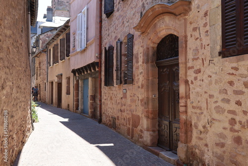 Rue typique, ville de Rodez, département de l'Aveyron, France © ERIC