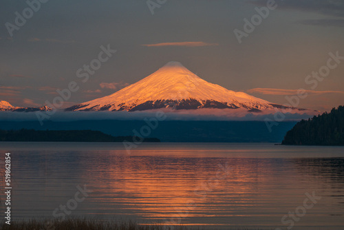 Atardecer en el Volcán Osorno, Sur de Chile 
