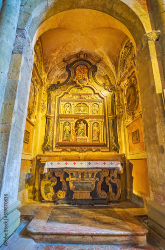 The small chepel with stone carved altarpiece in San Michele Maggiore Church, on Fototapet