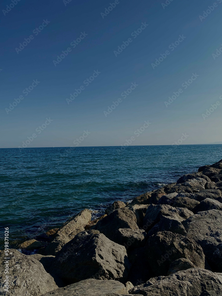 sea and rocks