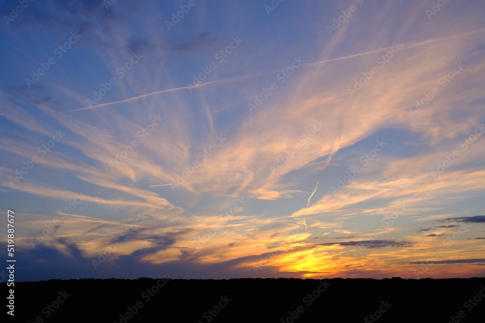Sonnenuntergang mit intensiven Wolken
