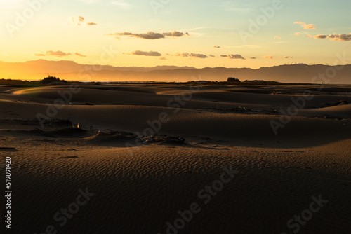 Puesta de sol sobre las dunas del Delta de l'Ebro