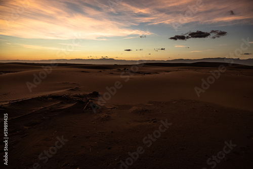 Últimas luces sobre las dunas del Delta de l'Ebro, España
