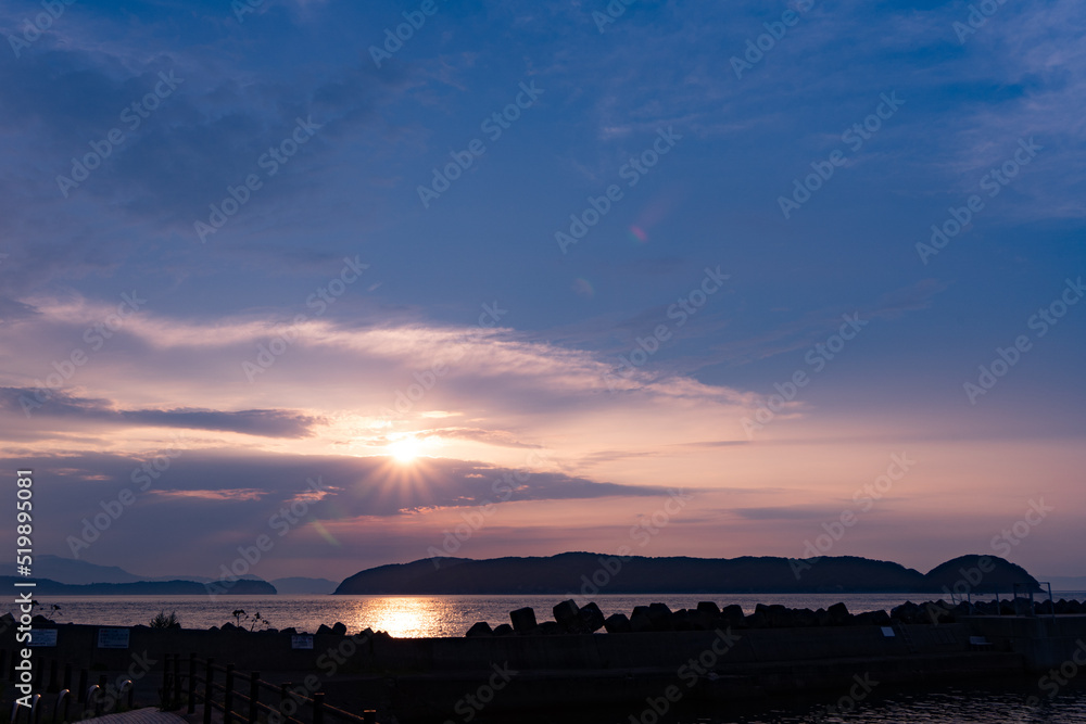 加太から見る友ヶ島に沈む夕日	