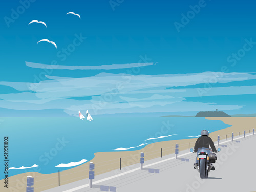 海沿いを走るオートバイ