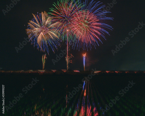 ●水田に映る花火