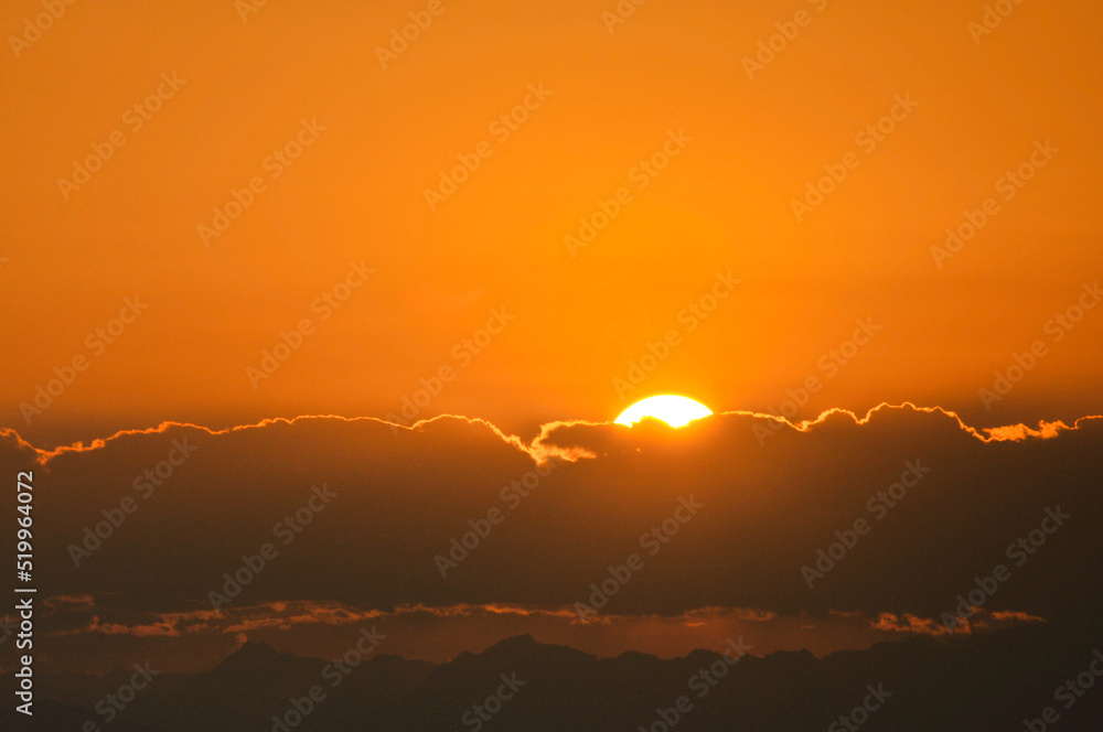 Obraz premium Dramatic panorama sky after sunrise