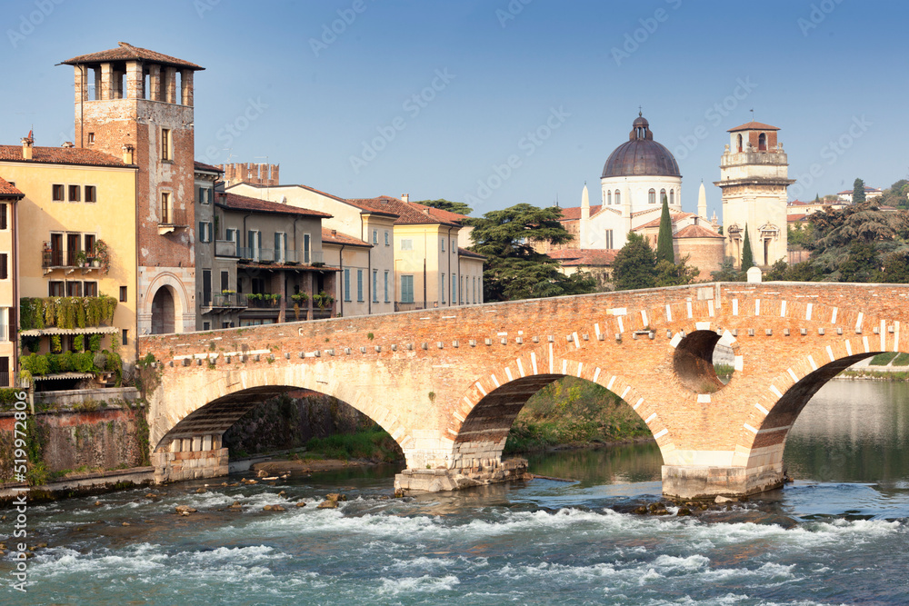 Verona. Ponte Pietra sul fiume Adige