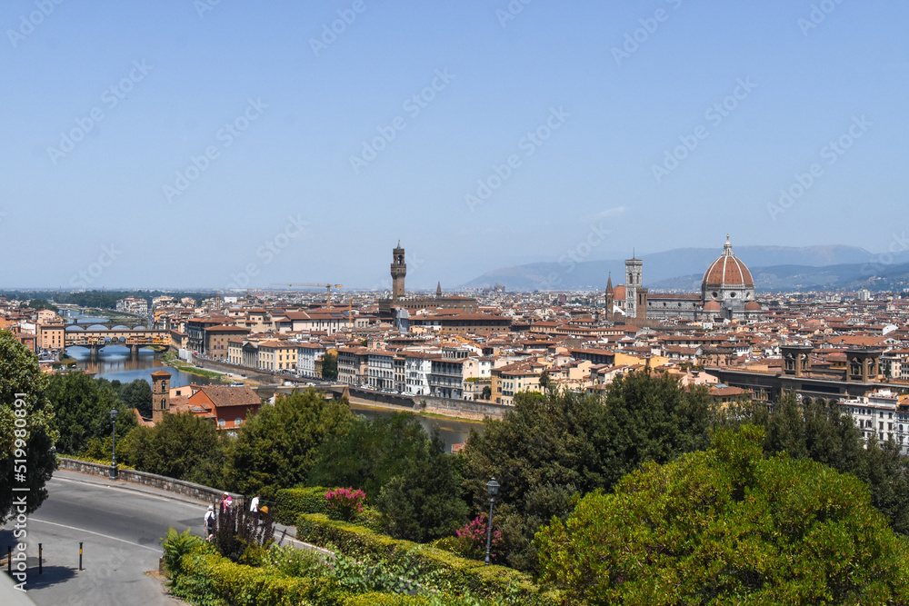 Foto panorámica de la ciudad de Florencia desde Piazzalle Michelangelo. Se puede ver desde la catedral, el palazzo vecchio y el ponte vecchio.