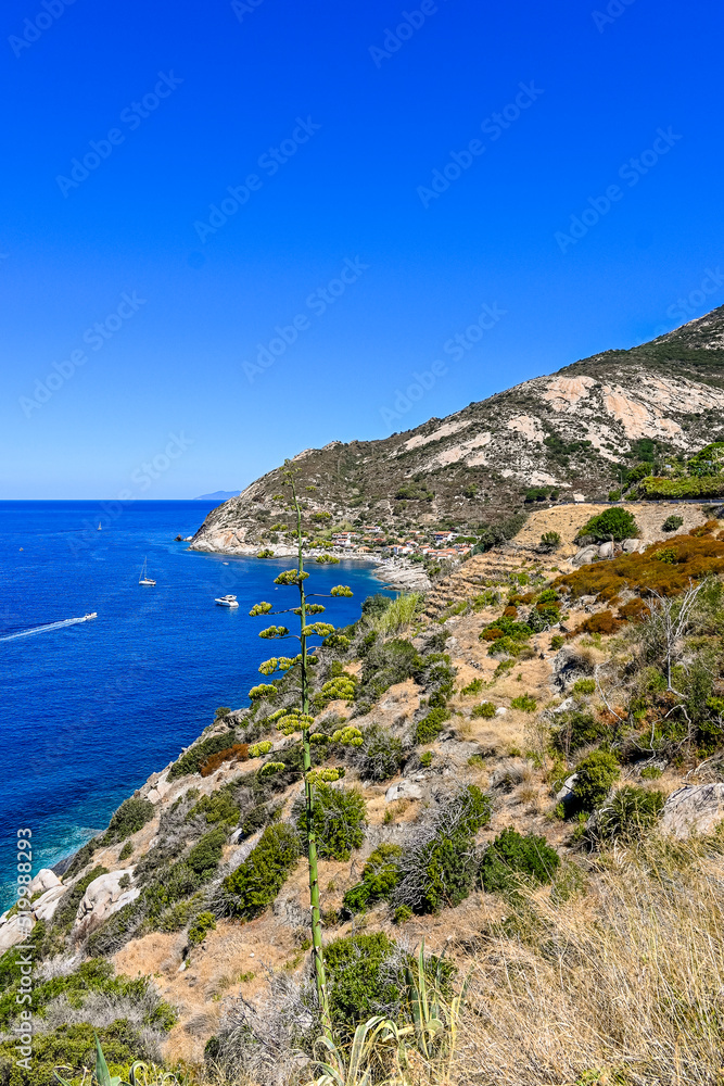 Chiessi, Badeort, Strand, Felsen, Küste, Bucht, Wassersport, Elba, Insel, Bergstrasse, Meer, Toskana, Toskanischer Archipel, Segelschiffe, Sommer, Italien Chiessi, Badeort, Strand, Felsen, Küste, Bucht, Wassersport, Elba, Insel, Bergstrasse, Meer, Toskana, Toskanischer Archipel, Segelschiffe, Sommer, Italien