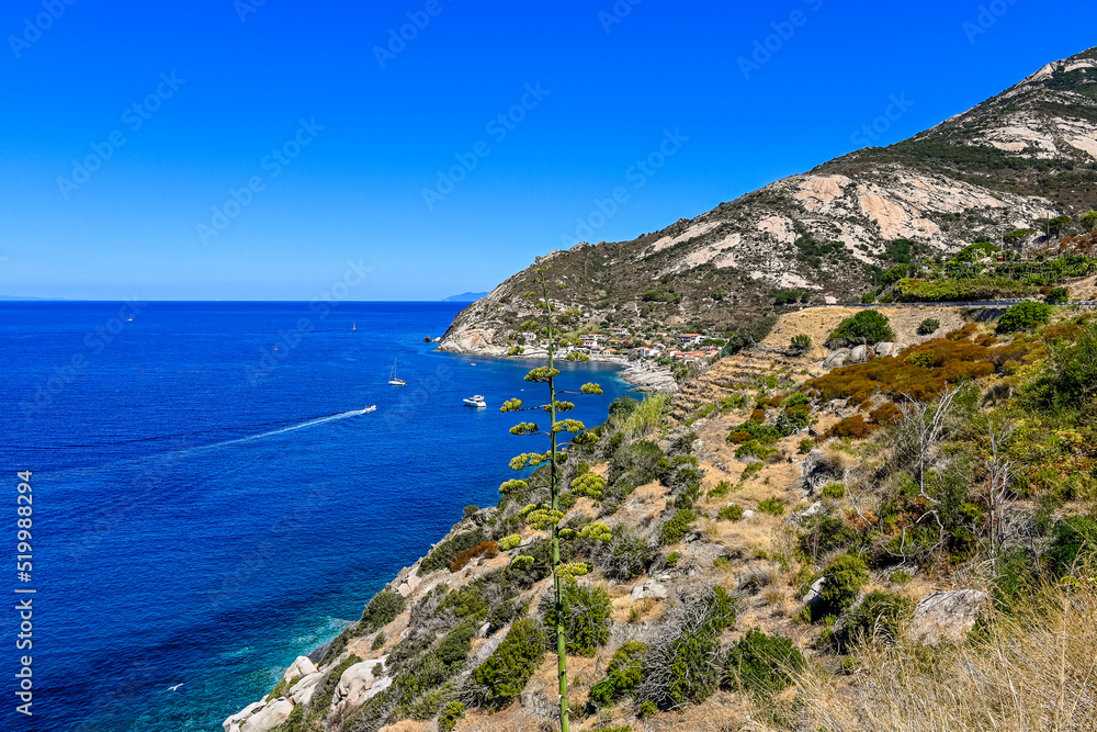 Chiessi, Badeort, Strand, Felsen, Küste, Bucht, Wassersport, Elba, Insel, Bergstrasse, Meer, Toskana, Toskanischer Archipel, Segelschiffe, Sommer, Italien Chiessi, Badeort, Strand, Felsen, Küste, Bucht, Wassersport, Elba, Insel, Bergstrasse, Meer, Toskana, Toskanischer Archipel, Segelschiffe, Sommer, Italien