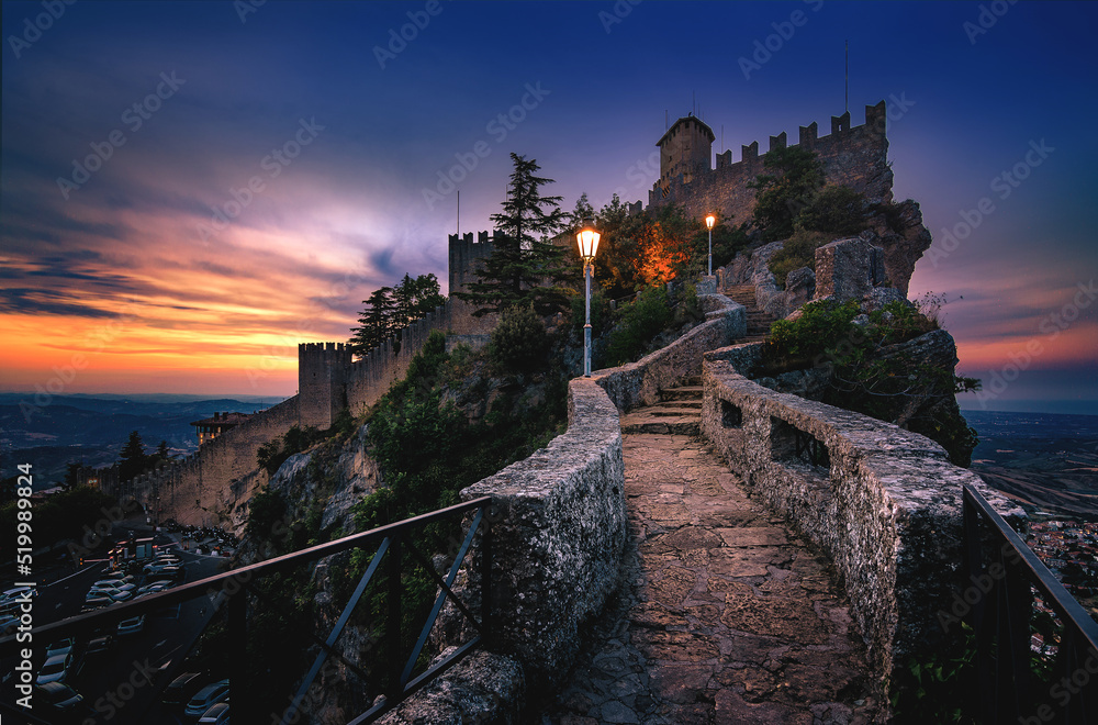 Φωτογραφία Castle of San Marino, at the top of the hill, Italy.