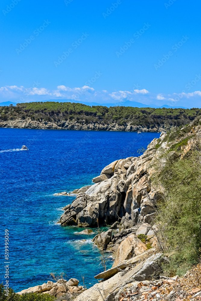 Pomonte, Elba, Bergstrasse, Küste, Küstenstrasse, Westküste, Gefahr, Steinschlag, Insel, Mittelmeer, Wassersport, Strand, Badeferien, Comune di Marciana, Sommer, Italien Pomonte, Elba, Bergstrasse, Küste, Küstenstrasse, Westküste, Gefahr, Steinschlag, Insel, Mittelmeer, Wassersport, Strand, Badeferien, Comune di Marciana, Sommer, Italien