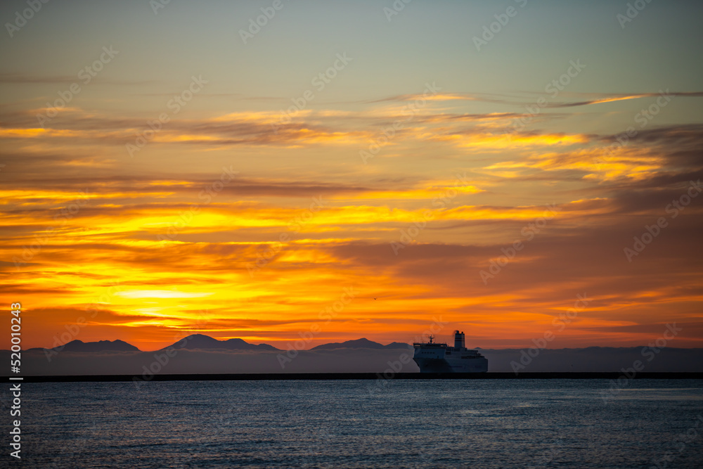 北海道小樽港　朝焼け風景
