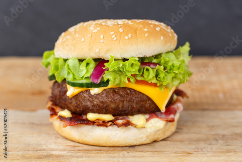 Hamburger Cheeseburger fastfood fast food on a wooden board