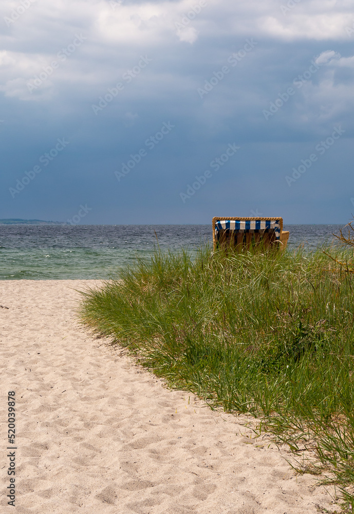 Dünenweg mit Strandkörben zum Strand Timmendorf auf der Insel Poel