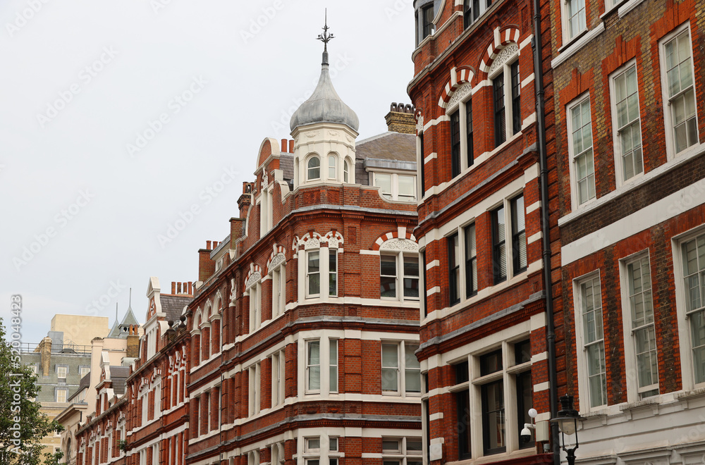 Fototapeta premium Typical buildings of the Kensington district in London