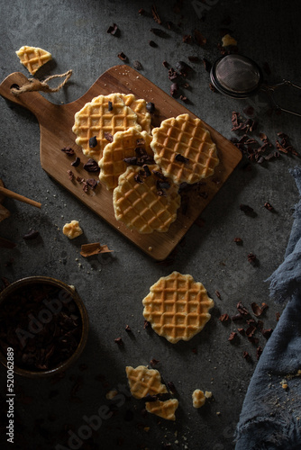 DARK PHOTOPGRAPHY DE WAFFLES Y CHOCOLATE