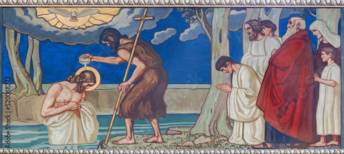 Fotografia ZURICH, SWITZERLAND - JULY 1, 2022: The fresco of Baptism of Jesus in the church Pfarrkirche Liebfrauen by Fritz Kunz (1906)
