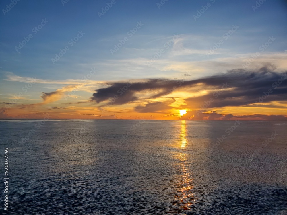 Obraz premium Sunset at sea