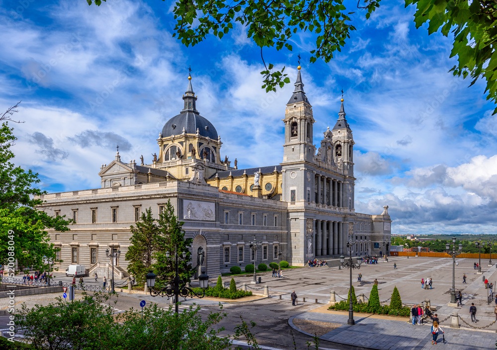 Fototapeta premium Cathedral Santa Maria la Real de La Almudena in Madrid, Spain