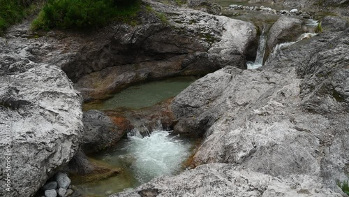 Frischer Bergbach mit schönen Becken und sehr klarem Wasser photo