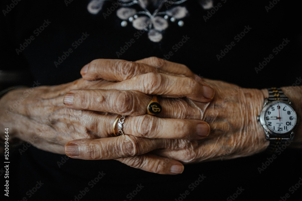 Fototapeta premium Manos de una anciana