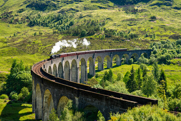 Keuken achterwand Glenfinnanviaduct Stoomtrein passeert viaduct in Schotland  © Pawel Pajor