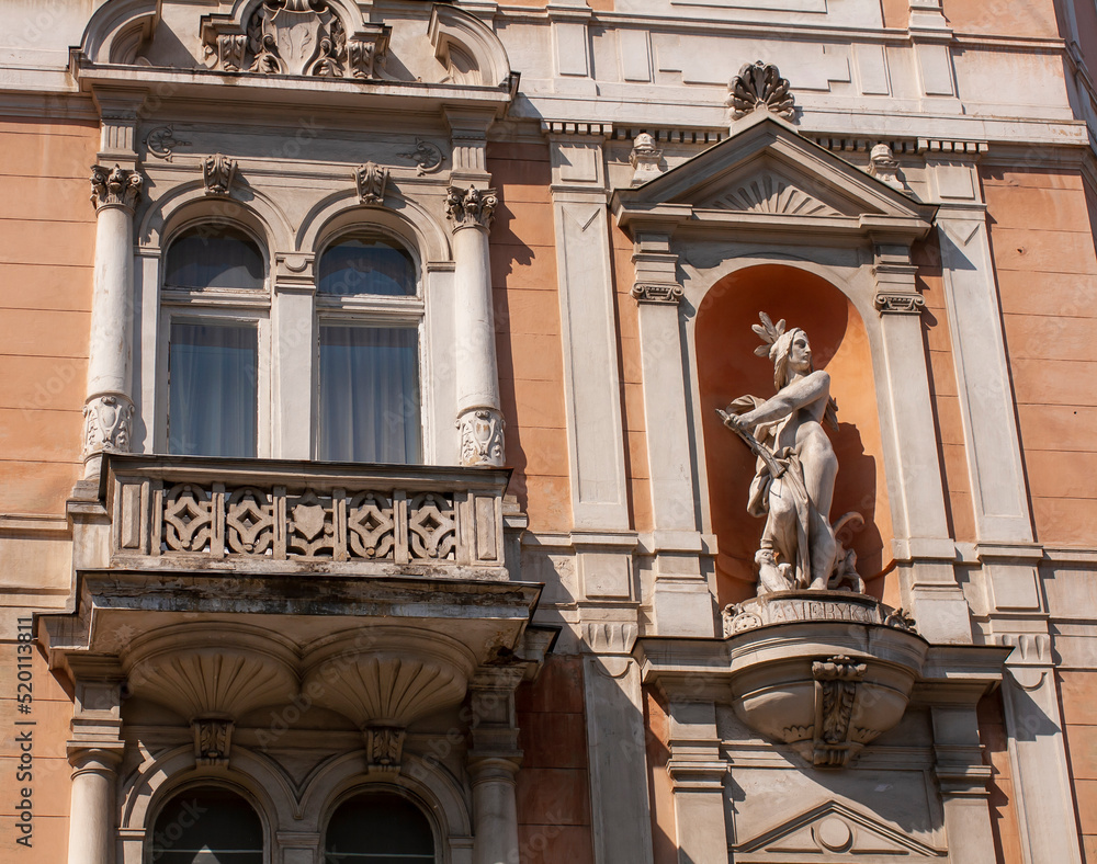 Fototapeta premium Sculpture depicting a man and symbolizing America in a niche of a historic hotel building in Art Nouveau style. Lviv, Ukraine