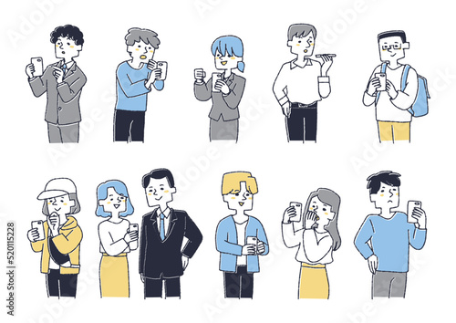 スマートフォンを活用する人物のセット　コミカルな手書きの人物　ベクター、温かみのある線画