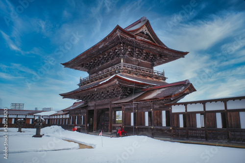 雪の仏教寺院 © 洋一 高浪
