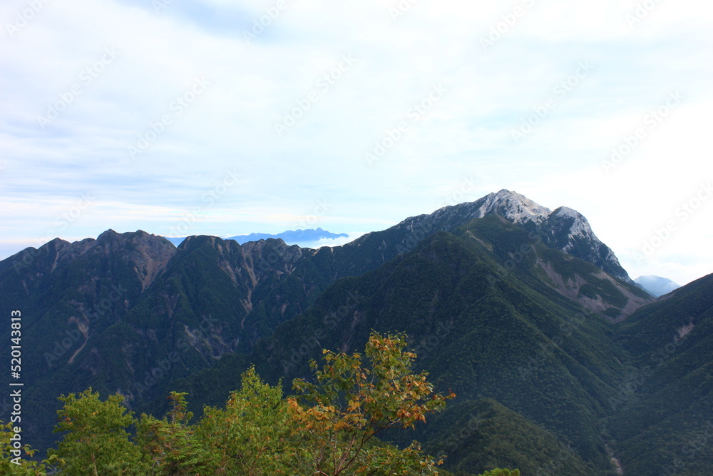 Naklejka premium 南アルプスの山、仙丈ケ岳からの風景
