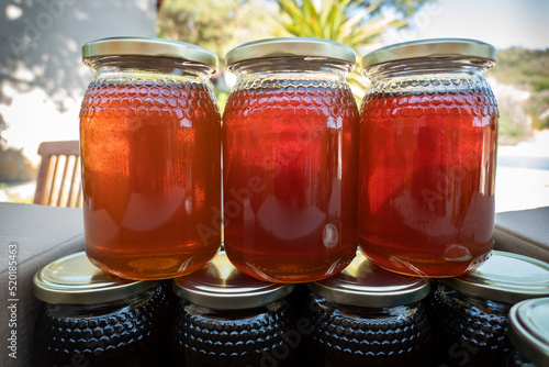 Frascos de mel prontos para consumo photo
