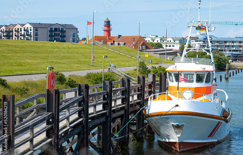 Rettungskreuzer der DGzRS im Hafen Büsum/Nordsee photo