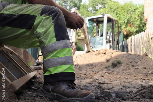 The excavator operator is resting after a hard day's work. Operator koparki odpoczywa po ciężkim dniu pracy.
