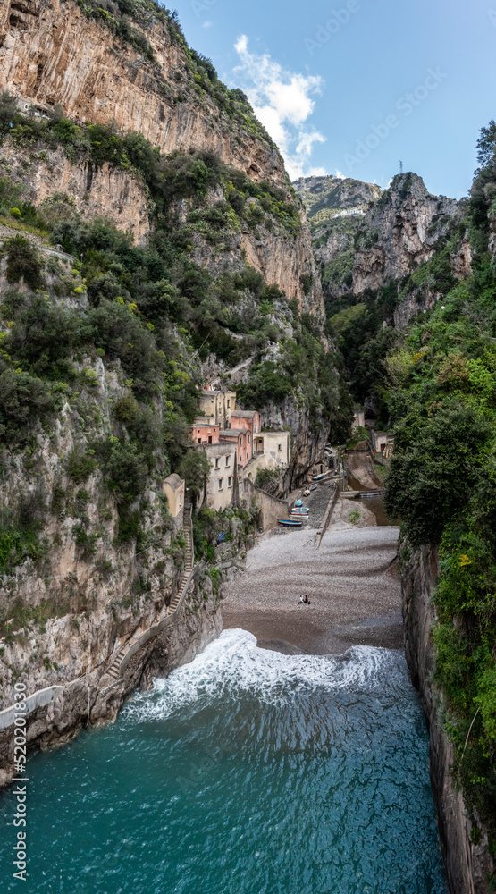 Φωτογραφία Beautiful traditional fishermens houses in the Fjord of Furry at the Amalfi Coas