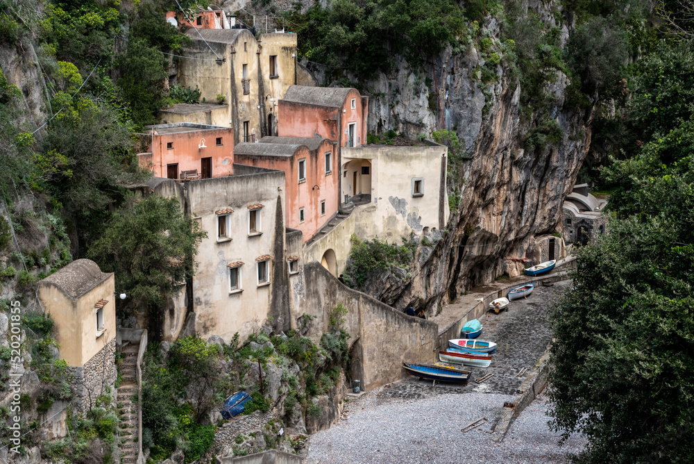 Φωτογραφία Beautiful traditional fishermens houses in the Fjord of Furry at the Amalfi Coas