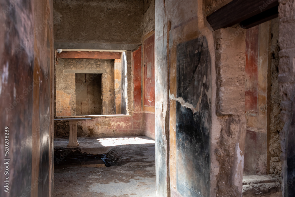 Foto de POMPEII, ITALY - MAY 04, 2022 - Entrance and floor into the ...