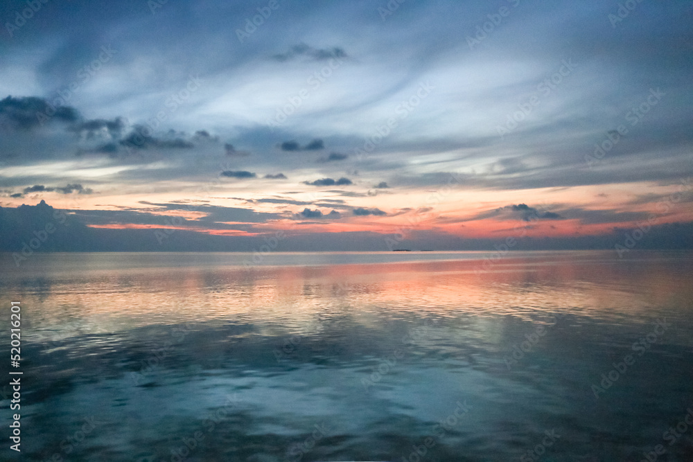 Naklejka premium sunset over the sea