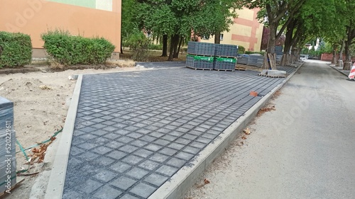 Budowa parkingu w mieście. 
