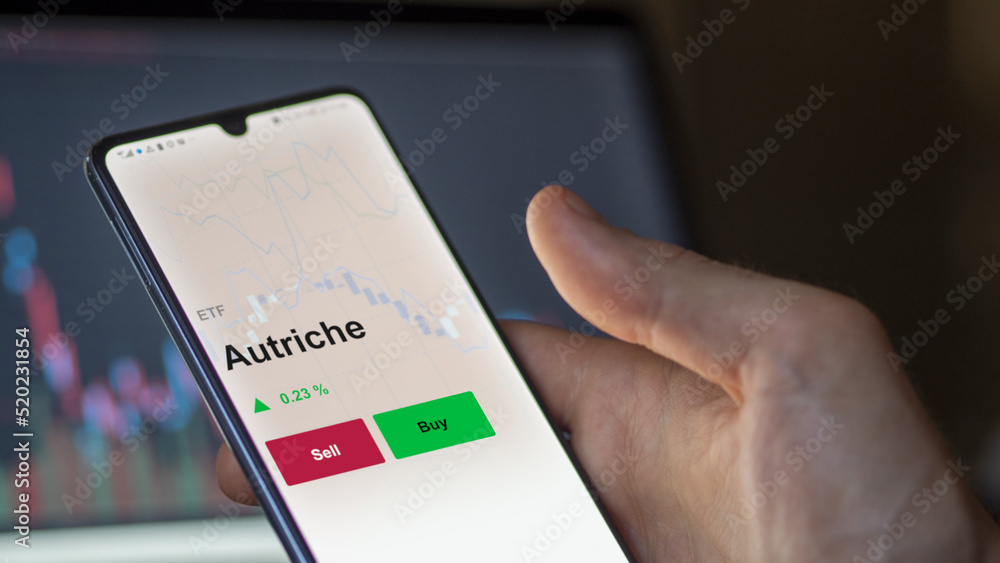 Un investisseur analyse un fonds etf autriche sur un graphique. Un téléphone affiche le cours de l'ETF. Texte en français francais Autriche Un investisseur analyse un fonds etf autriche sur un graphique. Un téléphone affiche le cours de l'ETF. Texte en français francais Autriche